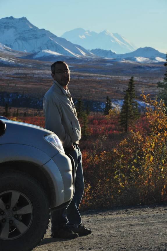 Admirando o Denali, a maravilhosa montanha que dá nome ao Denali National Park, no Alaska
